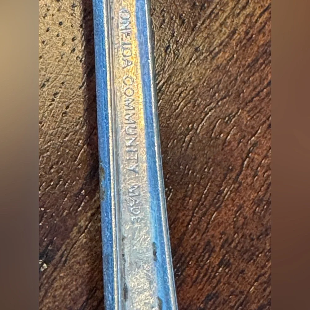 Antique Oneida Community Tudor Plate Algonquin Silverplate Spoon – 1923 Pattern